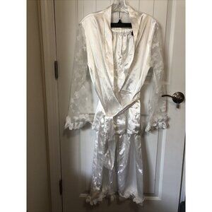 Satin Pajama Set In White Size Large